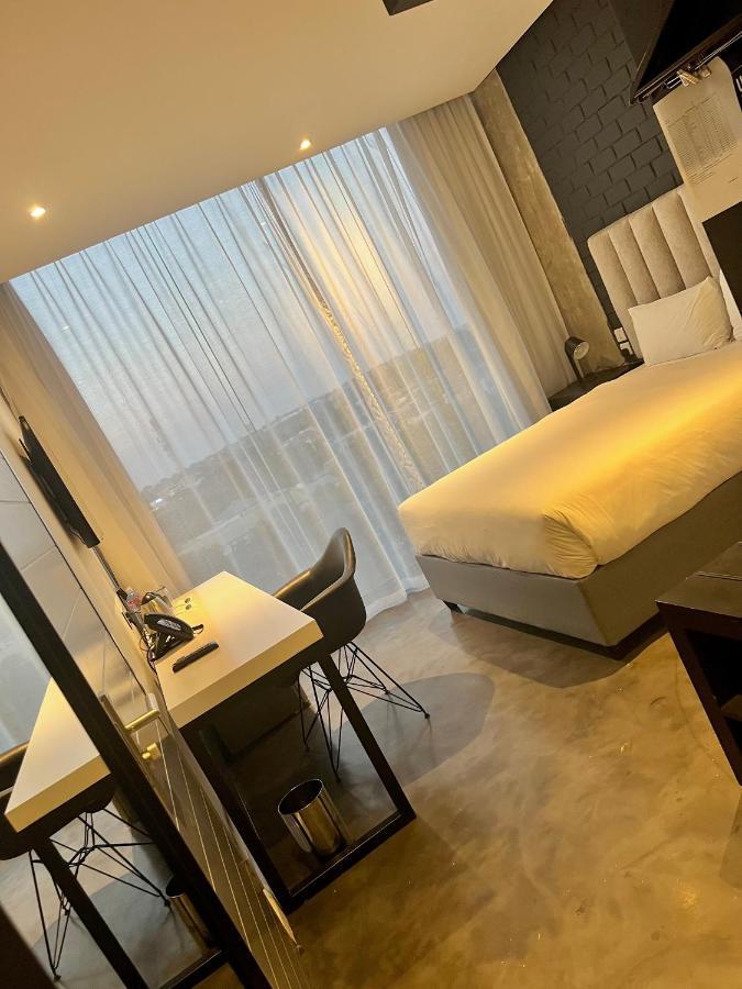 The Urban Hotel לוסקה מראה חיצוני תמונה
